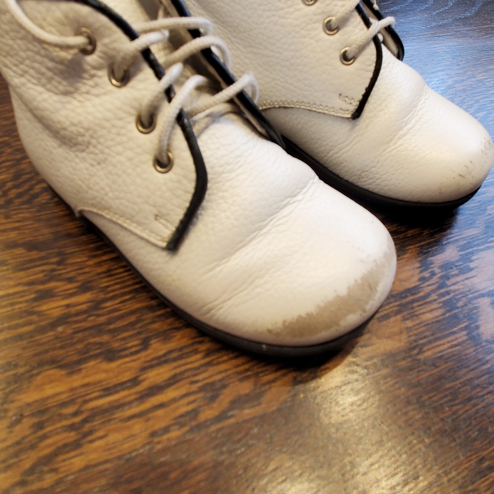 White leather  bootie size 22 European Beberlis